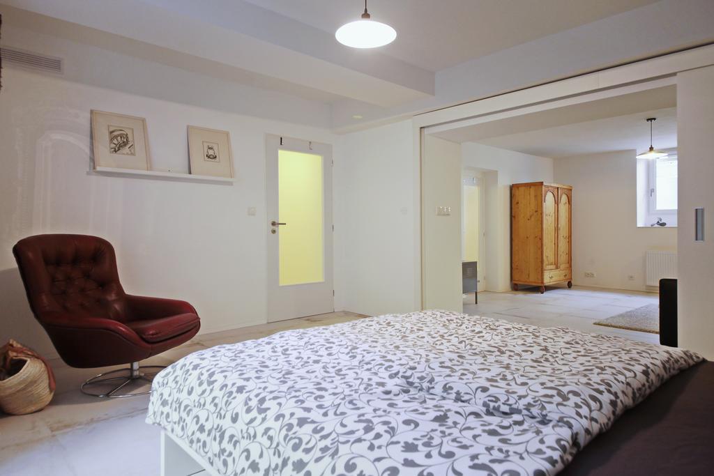 פראג Apartment Kosatcova מראה חיצוני תמונה